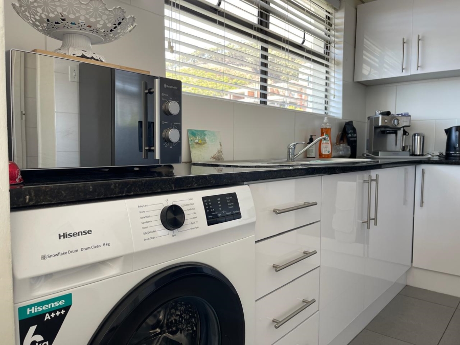 1 Bedroom Property for Sale in Sea Point Western Cape